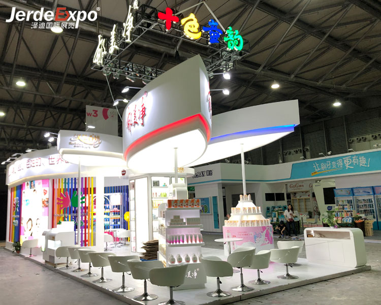 對(duì)于中小型展商什么樣的材質(zhì)比較適合展位建設(shè)？